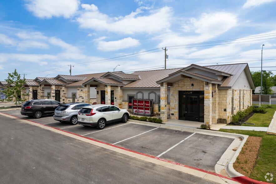 2200 N A W Grimes Blvd, Round Rock, TX for lease - Primary Photo - Image 1 of 20