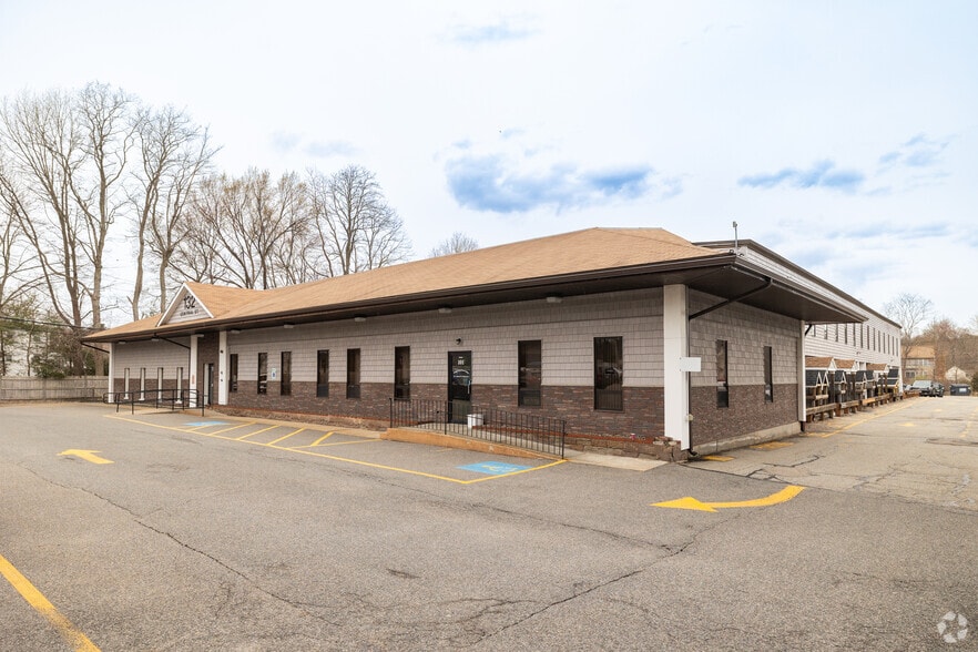 132 Central St, Foxborough, MA for sale - Primary Photo - Image 1 of 4