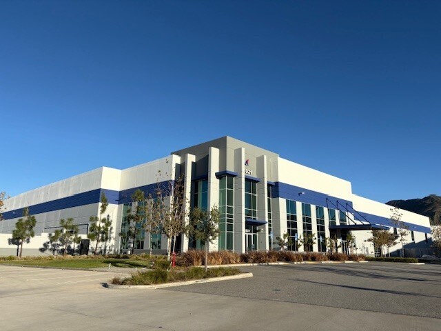 1021 N Todd Ave, Azusa, CA à louer - Photo du bâtiment - Image 3 de 4