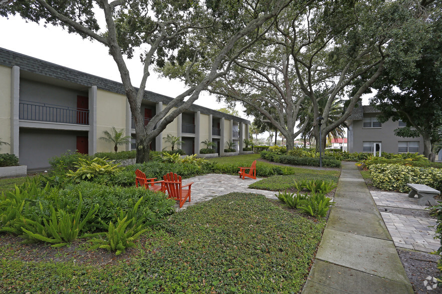 2150 62nd Ter S, Saint Petersburg, FL for sale - Primary Photo - Image 1 of 1