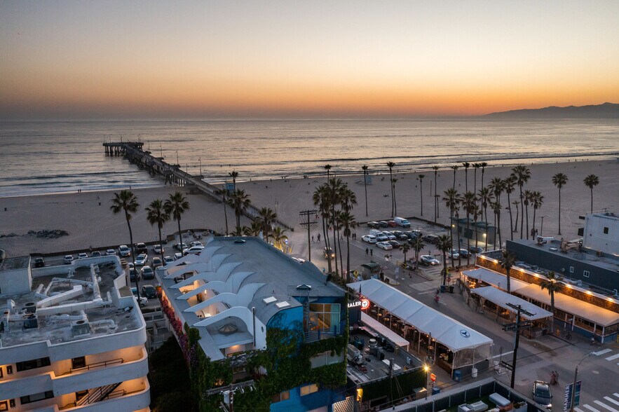 3111 Ocean Front Walk, Marina Del Rey, CA à vendre - Photo principale - Image 1 de 163