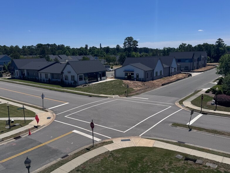 50200 Governors Dr, Chapel Hill, NC for lease - Primary Photo - Image 1 of 9
