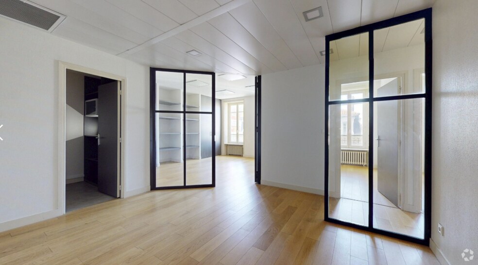Office in Lyon for lease - Interior Photo - Image 1 of 11