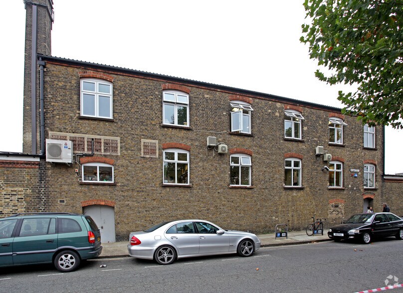 52 Beachy Rd, Londres à louer - Photo du bâtiment - Image 2 de 4