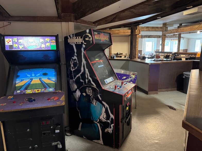 4200 River Rd N, Salem, OR for sale - Interior Photo - Image 3 of 8