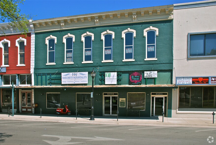106 Austin Ave, Weatherford, TX à louer - Photo du bâtiment - Image 3 de 4