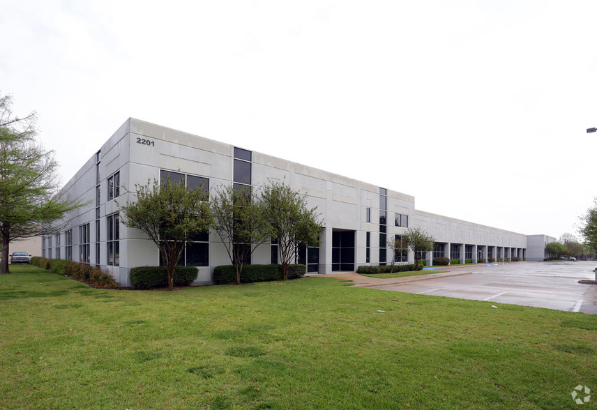 2201 10th St, Plano, TX for lease - Building Photo - Image 2 of 3