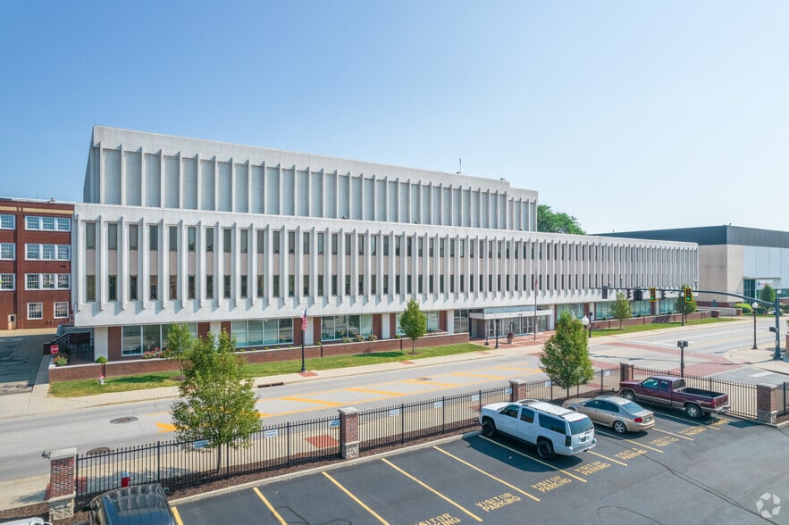 219 E Maple St, Canton, OH for lease - Building Photo - Image 2 of 17