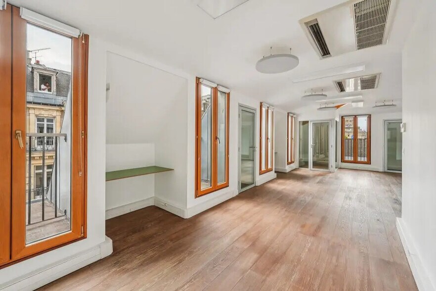 19 Rue De Mogador, Paris for lease - Building Photo - Image 3 of 20