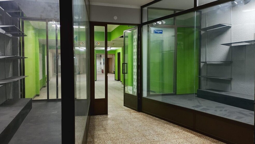 Commerce de détail dans Castelldefels, Barcelona à louer - Photo du bâtiment - Image 2 de 9