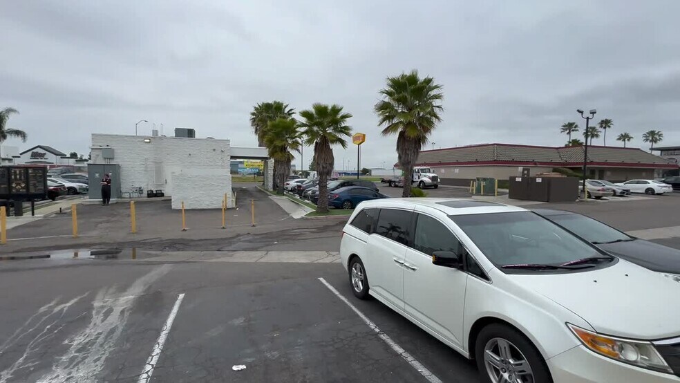 6904 Miramar Rd, San Diego, CA à louer - Vidéo sur l’inscription commerciale - Image 2 de 21
