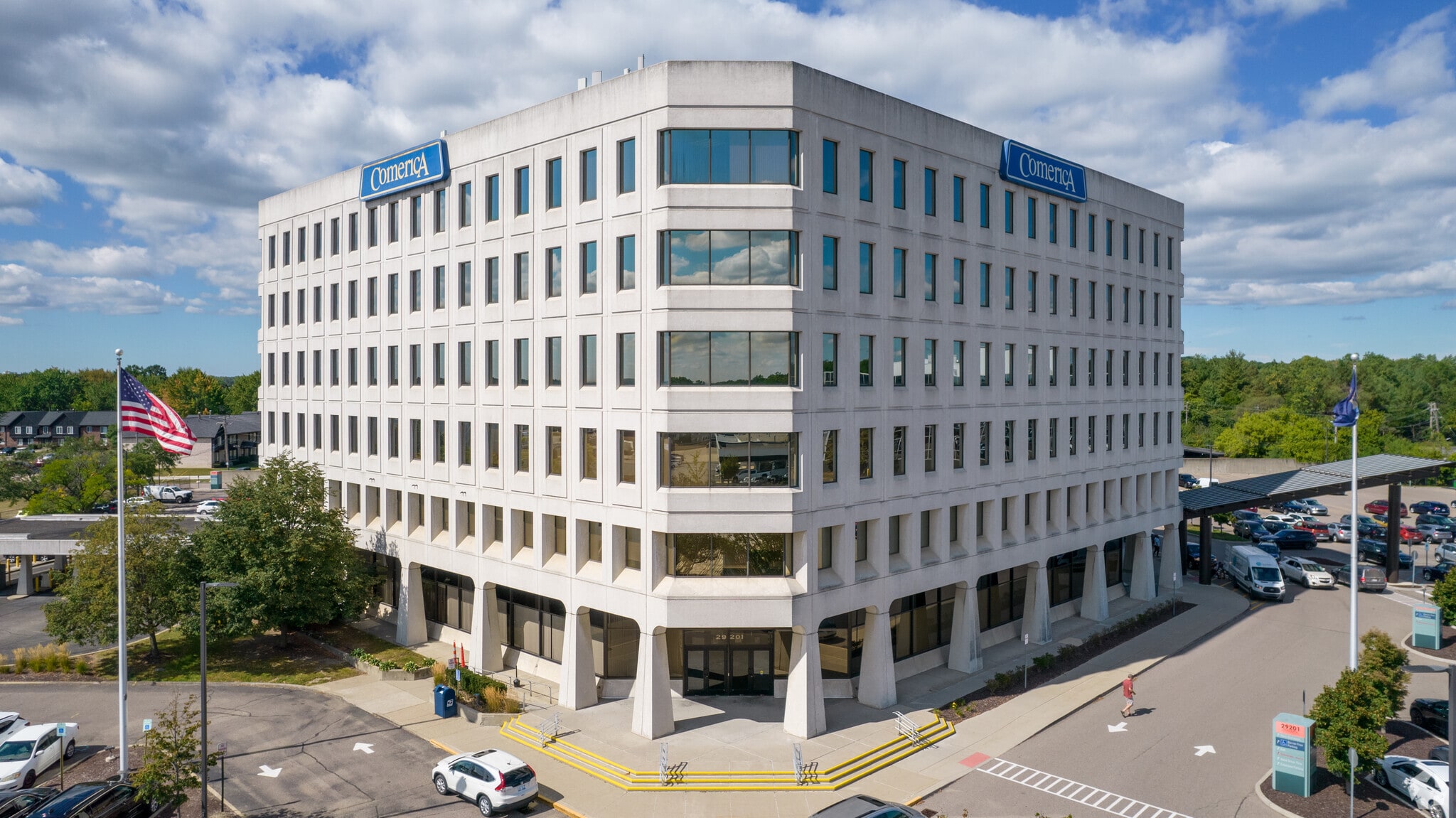 29201 Telegraph Rd, Southfield, MI for lease Primary Photo- Image 1 of 15