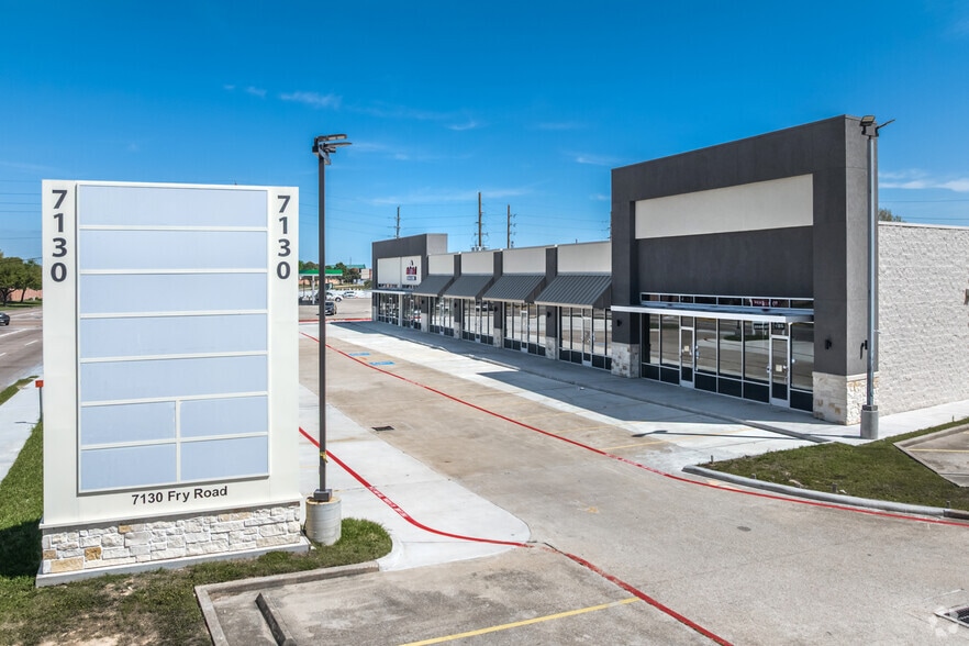 7130 Fry Rd, Cypress, TX à louer - Photo du bâtiment - Image 3 de 6