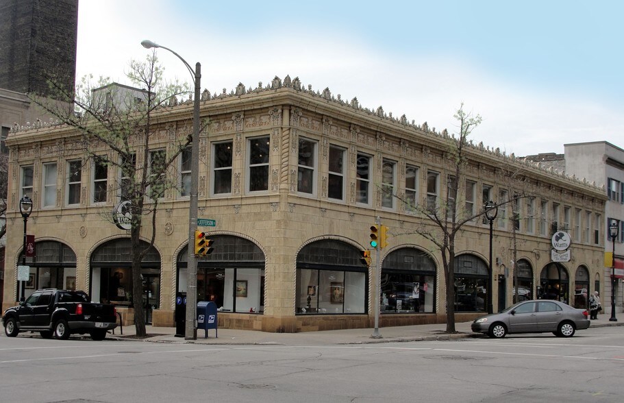 751-761 N Jefferson St, Milwaukee, WI for lease - Building Photo - Image 2 of 4