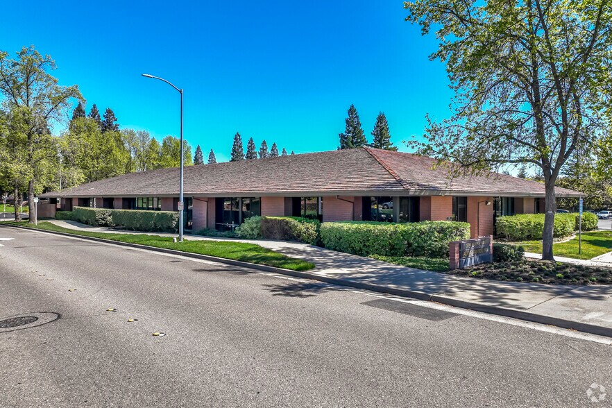 1700 eureka Rd, Roseville, CA à louer - Photo du bâtiment - Image 2 de 10