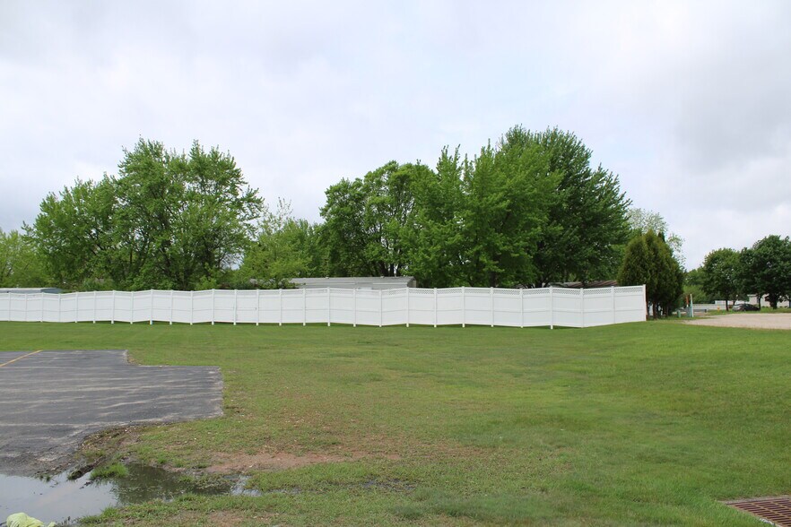 333 Prospect Ave, North Fond Du Lac, WI à louer - Photo du bâtiment - Image 3 de 6