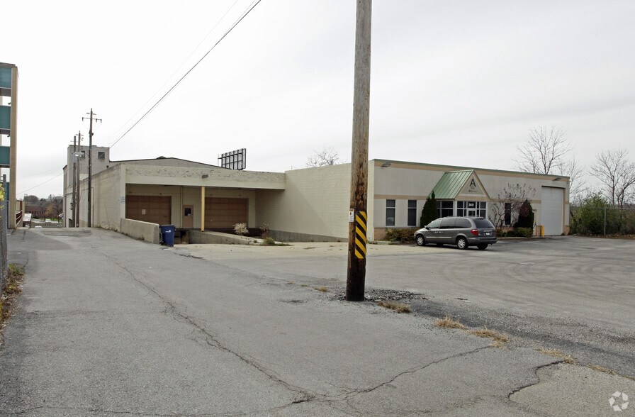 3831 W Wells St, Milwaukee, WI à vendre - Photo du bâtiment - Image 3 de 5