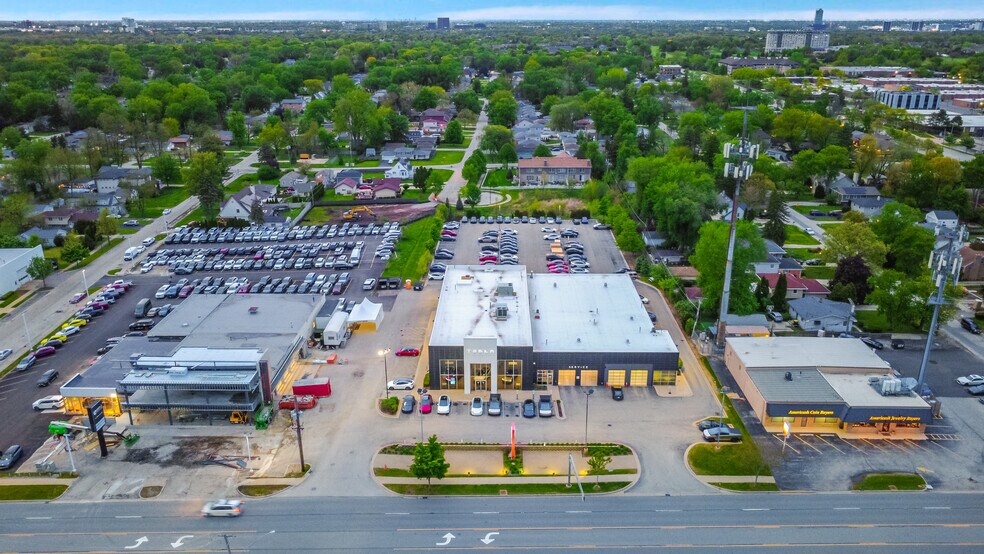 50 W Ogden Ave, Westmont, IL à vendre - Photo du bâtiment - Image 2 de 5