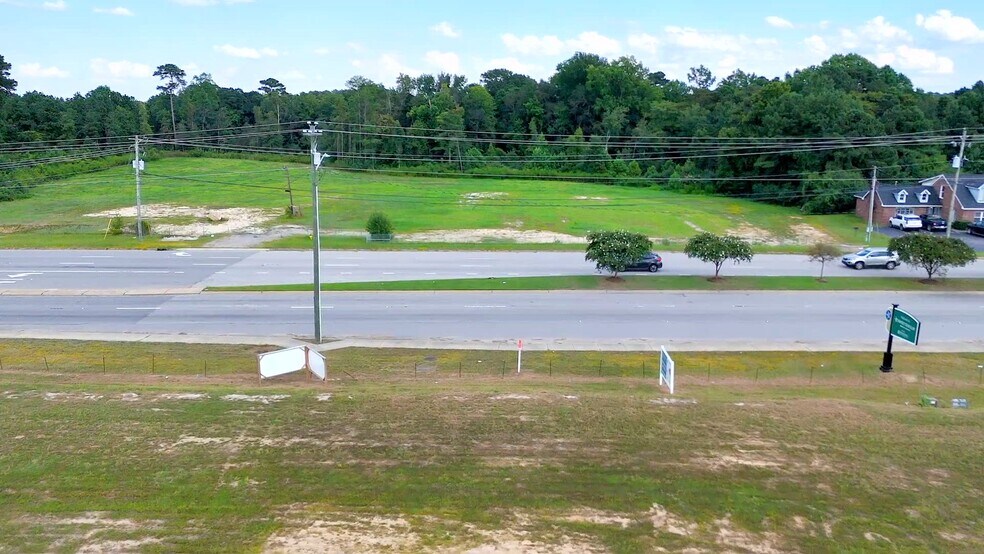 6316 Ramsey St, Fayetteville, NC à vendre - Vidéo sur l’inscription commerciale - Image 2 de 4