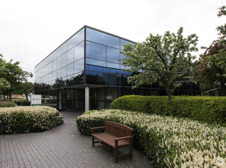 Apple Walk, Swindon for lease - Building Photo - Image 2 of 3