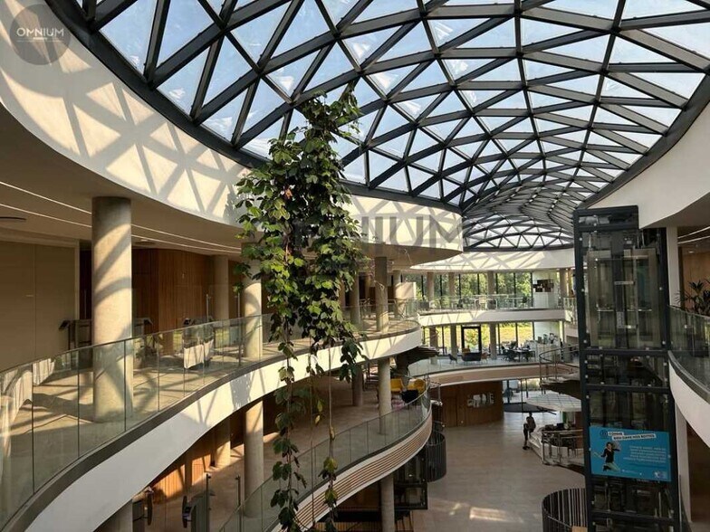 Office in Limonest for lease - Building Photo - Image 2 of 19