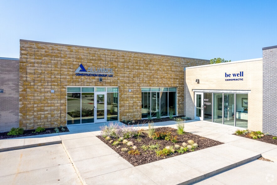 9400 Plum Dr, Urbandale, IA for lease - Building Photo - Image 3 of 4