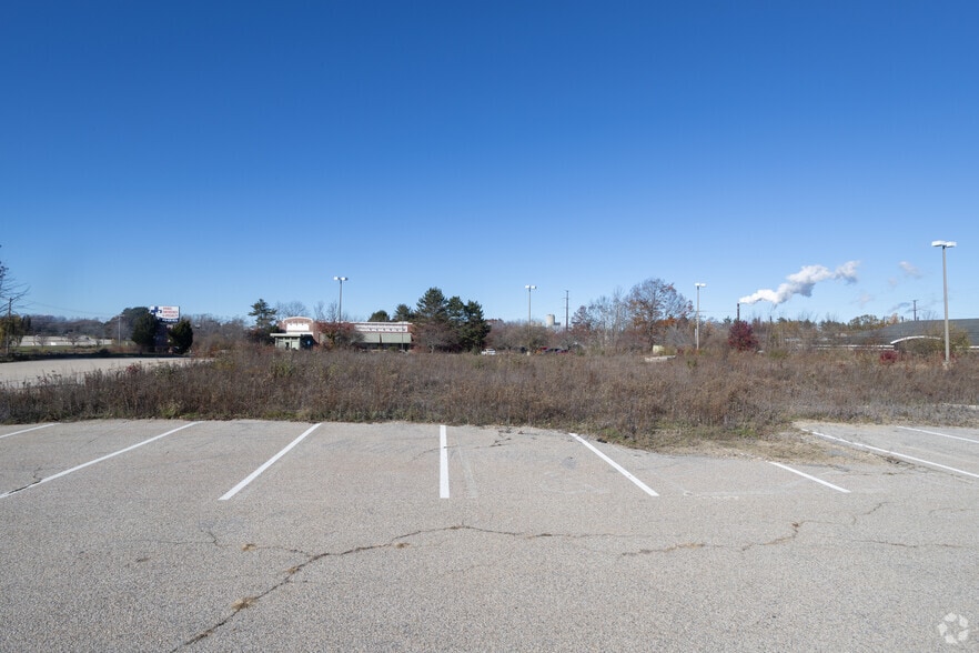 5 Piscataqua Dr, Newington, NH for lease - Building Photo - Image 2 of 2