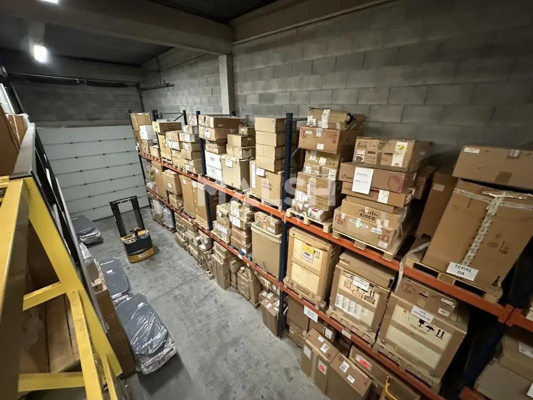 Office in Vénissieux for lease Interior Photo- Image 1 of 9