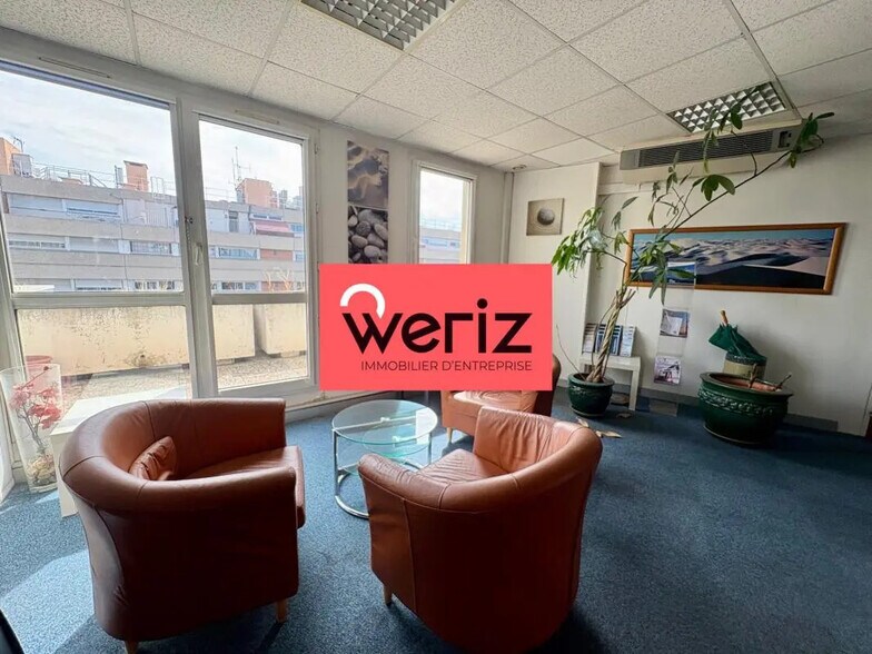 Office in Marseille for lease - Interior Photo - Image 3 of 11