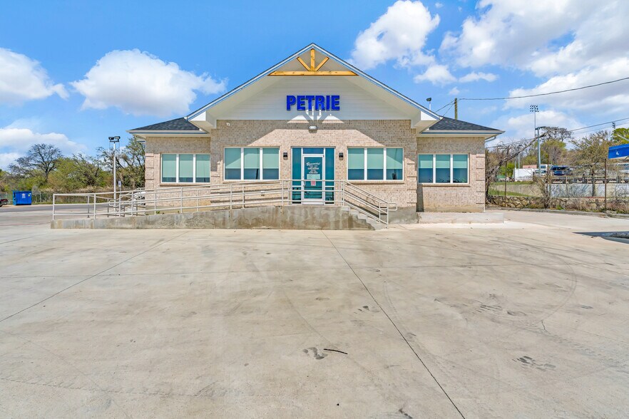 2104 Jacksboro Hwy, Fort Worth, TX à louer - Photo du bâtiment - Image 2 de 10