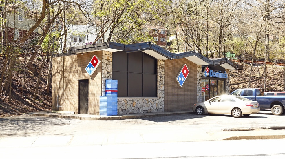 Forest Hills Plaza portfolio of 3 properties for sale on LoopNet.ca - Primary Photo - Image 1 of 3