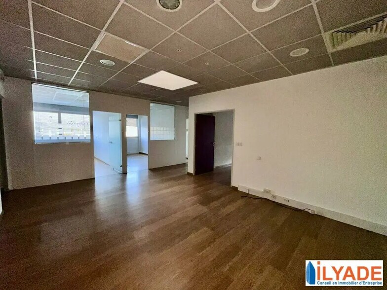 165 Avenue Du Marin Blanc, Aubagne for lease - Interior Photo - Image 3 of 7