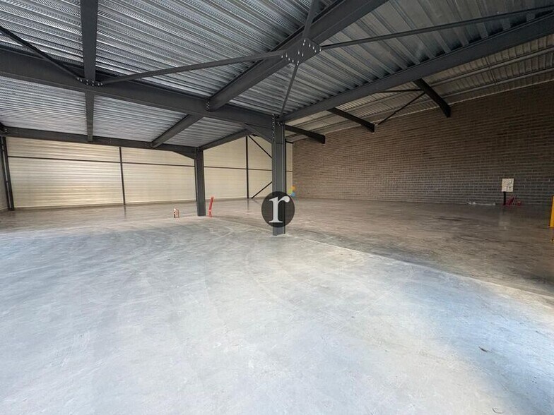 Flex in Lille for lease - Interior Photo - Image 3 of 15