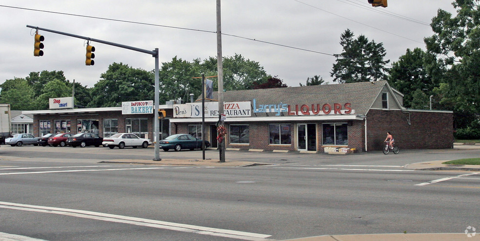 2103-2107 Warwick Ave, Warwick, RI for sale - Primary Photo - Image 1 of 1