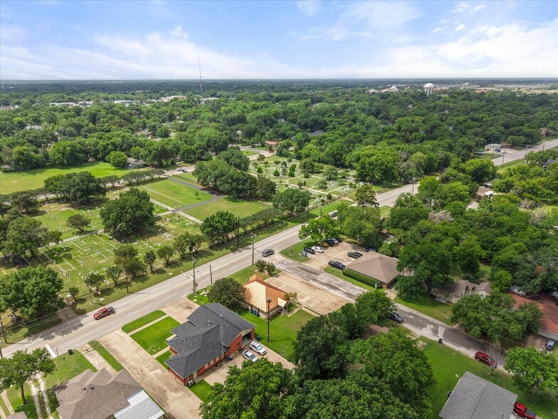 2220 W 2nd Ave, Corsicana, TX for sale - Building Photo - Image 2 of 39