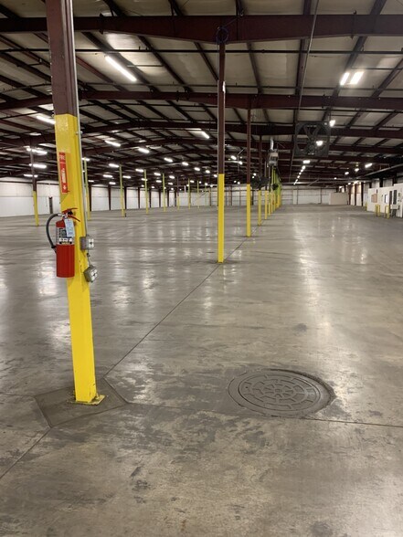 5725 Howard Bush Dr, Neosho, MO à louer - Photo du bâtiment - Image 3 de 26