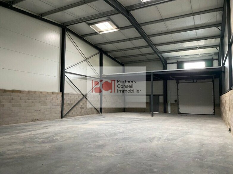 Flex in Nîmes for lease - Interior Photo - Image 2 of 3