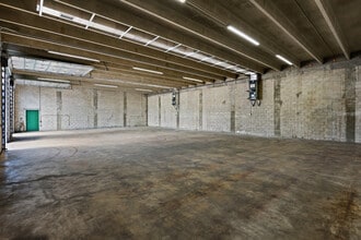 2605 Kelly Ln, Lake Worth, FL for lease Interior Photo- Image 1 of 45
