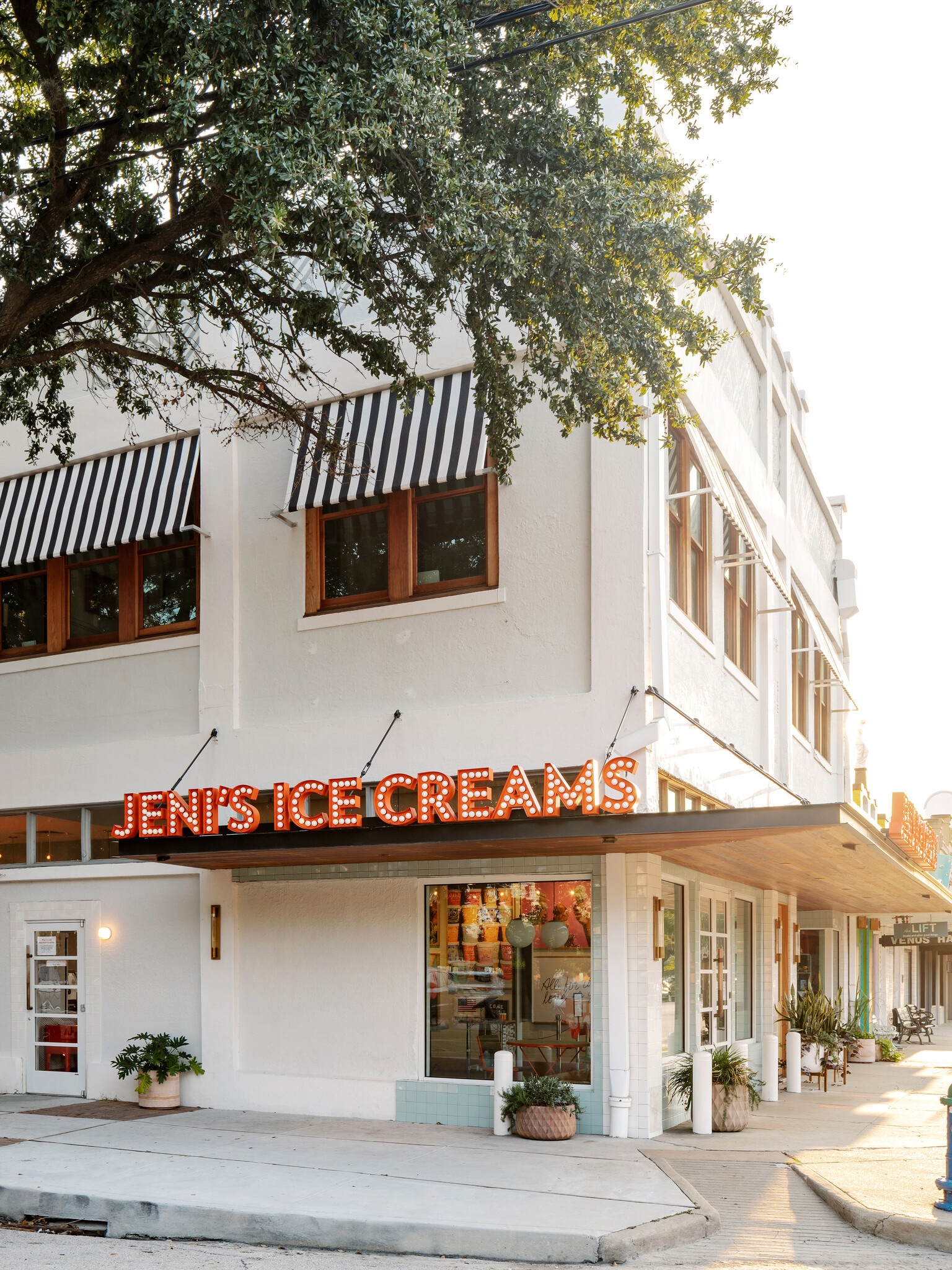 373-375 W 19th St, Houston, TX à louer Photo du bâtiment- Image 1 de 12