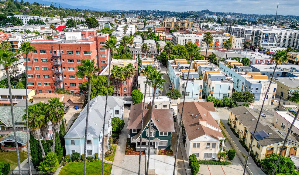 1732 N Wilton Pl, Los Angeles, CA à vendre - Photo du bâtiment - Image 3 de 33