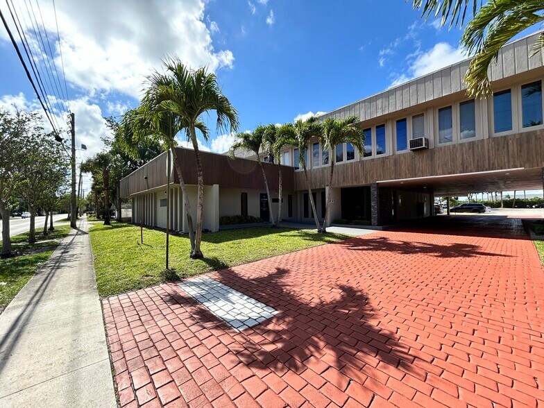 4121 NW 5th St, Plantation, FL à louer - Photo du bâtiment - Image 2 de 10
