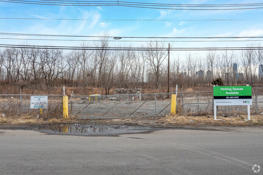 300 Thomas McGovern Dr, Jersey City, NJ for lease - Building Photo - Image 2 of 17