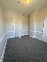 47-61 Langley Rd, Newton, MA à louer Photo intérieure- Image 2 de 3