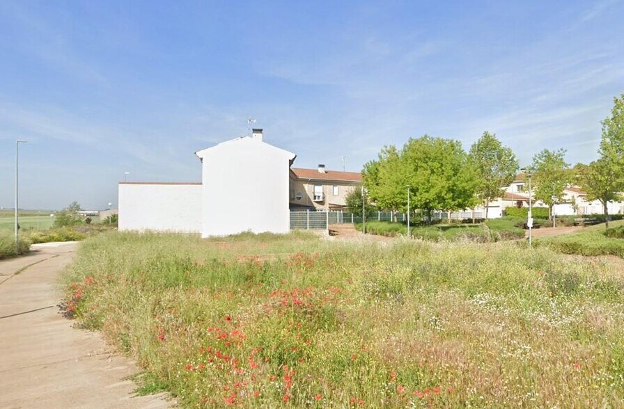 Calle de Mariana Pineda, 8, Aldeatejada, Salamanca à louer - Photo du bâtiment - Image 2 de 5