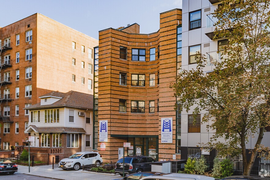 1575 E 19th St, Brooklyn, NY à louer - Photo du bâtiment - Image 2 de 2