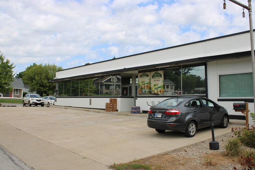 150 W Clinton St, Danville, IN à vendre - Photo du bâtiment - Image 2 de 15