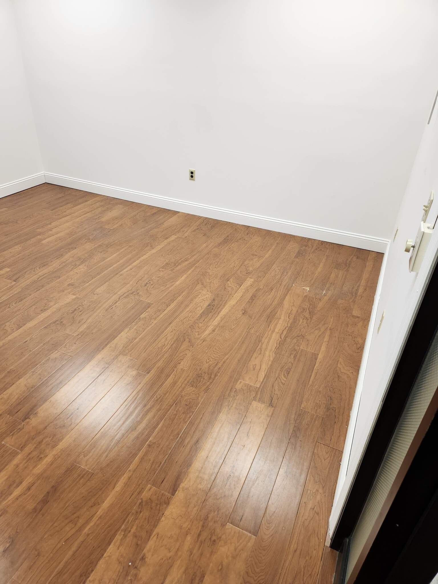 320 Raritan Ave, Highland Park, NJ à louer Photo intérieure- Image 1 de 3