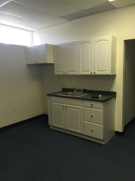 684 Whitehead Rd, Lawrenceville, NJ for lease - Interior Photo - Image 3 of 10