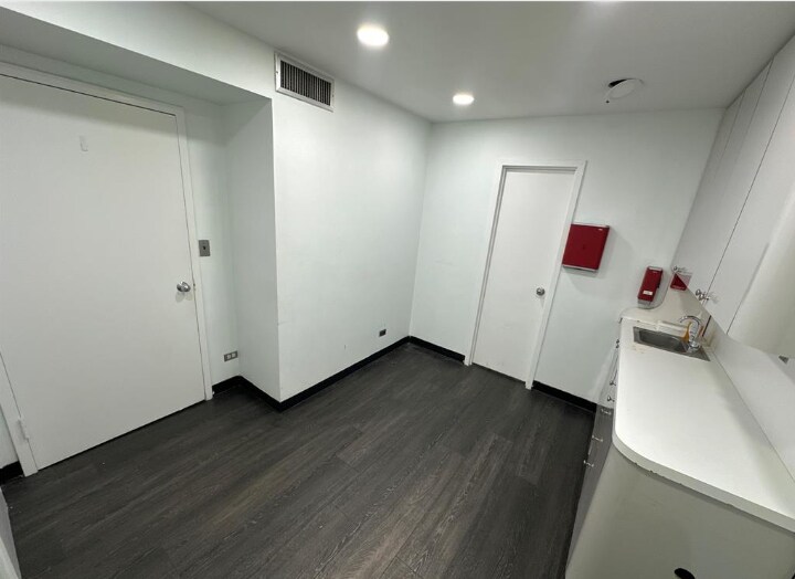 711A-711D Seagirt Ave, Far Rockaway, NY à louer Photo intérieure- Image 1 de 1