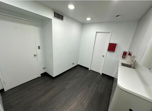 711A-711D Seagirt Ave, Far Rockaway, NY à louer Photo intérieure- Image 1 de 1